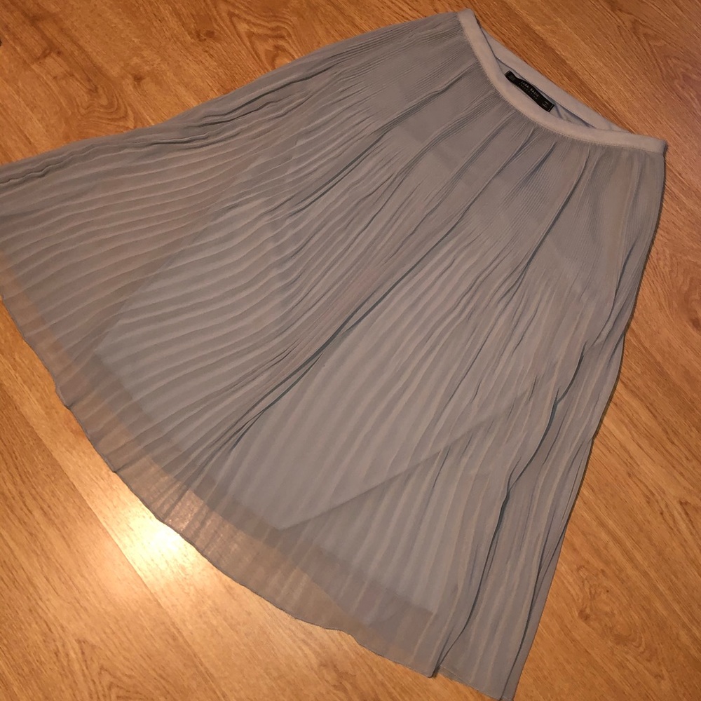 Cute semi pleated skirt ✨